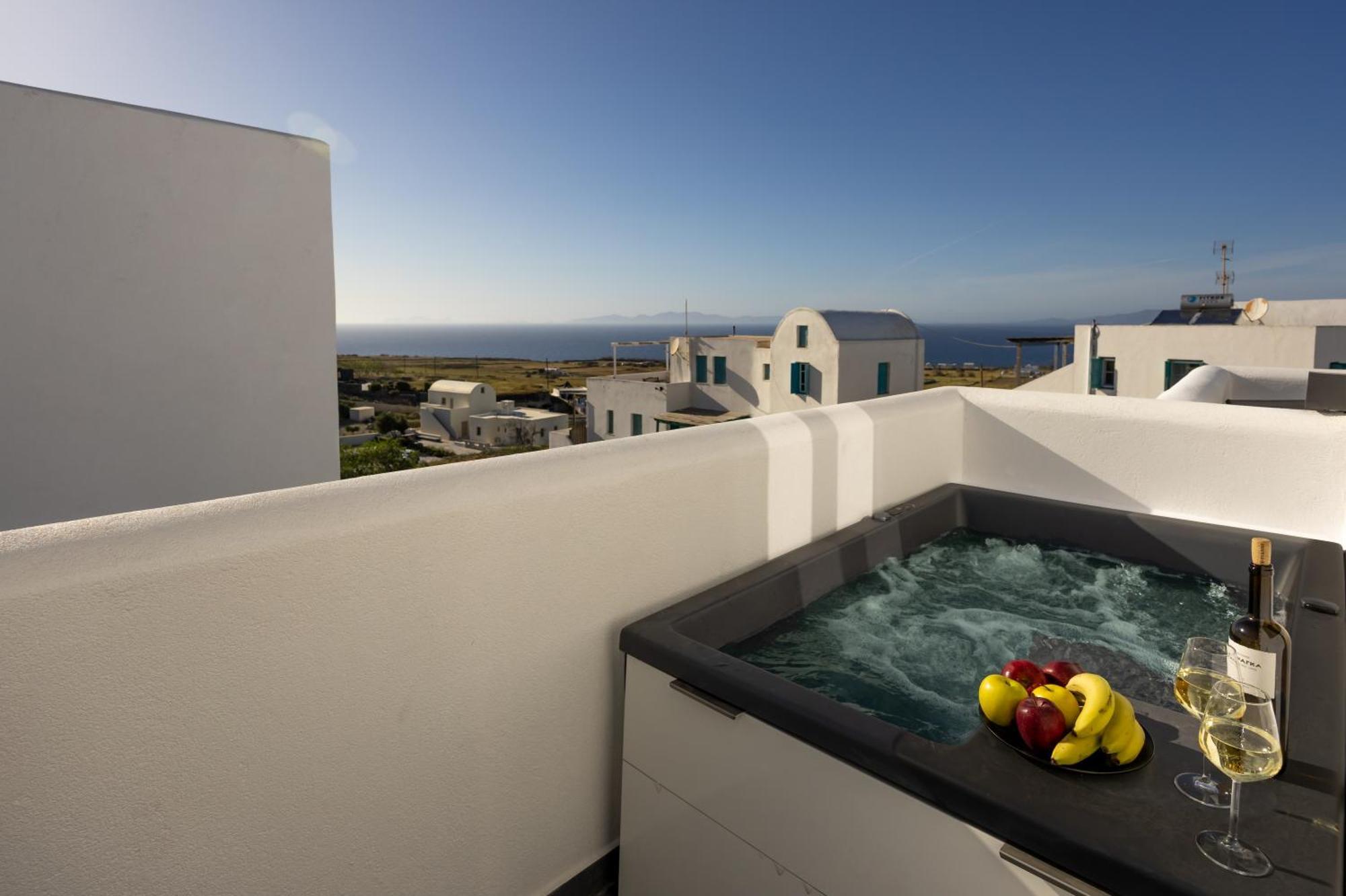 Nastram Suites Oia 객실 사진