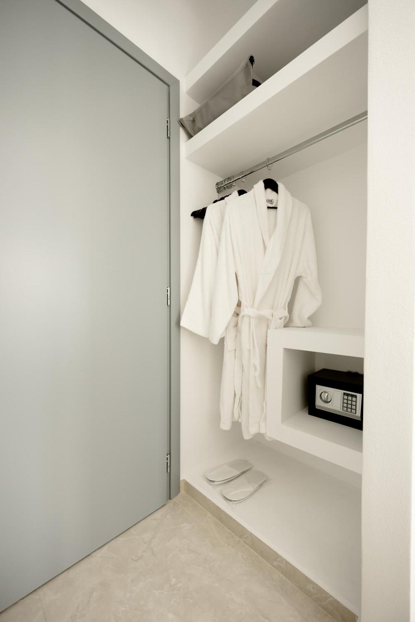 Nastram Suites Oia 객실 사진